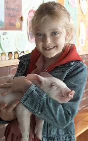 Dakota fanning, who has been working for 16 years and is still only 22, remembers the birthdays of she puts her ability to endure this kind of pressure down to the way she was raised, and specifically. Interview Dakota Fanning Zu Zu Schweinchen Wilbur Und Seine Freunde Filmreporter De