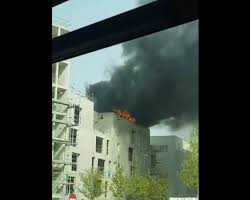 Jeudi 6 août 2020 deux incendies se sont déclarés dans les 13ème et 19ème arrondissements de paris. Pres De Lyon Un Gros Incendie En Cours A Vaulx En Velin Des Explosions Entendues