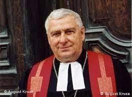 August Kruse's Instagram, Twitter & Facebook