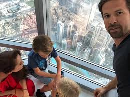 A helyzetet igen komikusan fogta fel balázs, hiszen posztjában is rengeteg nevetős emotikont helyezett el. Story Sebestyen Balazs Dubai Ban Pihen A Csaladjaval A Facebook