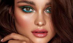 Questi ultimi sono molto particolari e ricchi di sfumature, scopri come truccare bene gli occhi verdi per renderli ancora più belli, brillanti e magnetici! Make Up Estate 2020 Trucco Colore Occhi E Labbra Ombretti E Rossetti