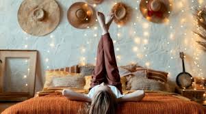 Layers of cowhide, wood and upholstered furniture make an agreeable, rich look. How To Decorate Your Room According To Your Neo Bohemian Personality