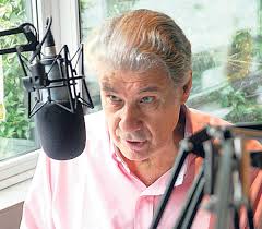 Quando arriva in messico, nel giugno del 1986, victor hugo morales ha smesso di fumare da oltre un mese. Victor Hugo Morales Maradona E L Aquilone Cosmico Rivista Contrasti