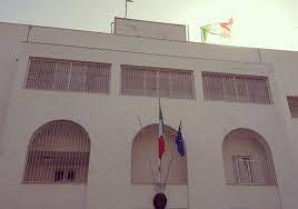 بنغازي ‎, banghāzī ascolta ?·info) è una città e un porto della libia, secondo centro più popoloso dello stato e maggiore centro della cirenaica.l'attuale nome deriva da quello di un benefattore della città chiamato ghazi o sidi ghazi che morì circa nel 1450.alla città fu dato il nome di bani ghazi, ossia abitata dai figli di. Ambasciata D Italia Tripoli