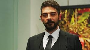 03 medya'nın yapımcılığını üstlendiği dizinin yönetmenliğini burak arlıel yaparken, senaryosunu deniz dargı, cem. Son Yaz Metin Yaman Karakteri Sinan Tuzcu Kimdir Nereli Kac Yasinda Sinan Tuzcu Gercek Hayati Hakkinda Bilgi Tv Gundemi