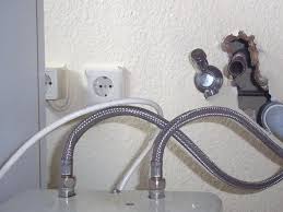 Reißt der innere schlauch, gelangt wasser ins quellmittel, das sich jetzt kommt der neue schlauch mit aquastop zum einsatz, der entsprechend an maschine und wasserhahn montiert wird. Wassboiler Montieren Boiler Wasserboiler
