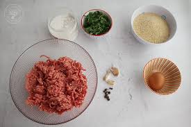 En realidad, los filetes rusos no son filetes, sino un preparado quienes cocinamos habitualmente ya tenemos calculado, sin necesidad de pesar nada, pero quienes se inician en este apasionante mundo de la cocina andan algo perdidos. Como Hacer Filetes Rusos De Ternera La Receta De Siempre Cocinando Entre Olivos