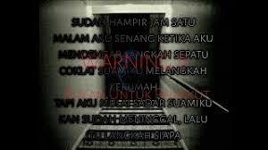 Kulihat di monitor keamanan seraut wajah di dalam gudang menatap ke arah kamera cctv. Creepypasta Indonesia 2 Kalimat Cukup Dengan Dua Kalimat 20 Cerita Super Pendek Ini Layak Disebut Karya Horor Bermutu Creepypasta Horror Creepypasta Indonesia Cerita Pendek Yang Bisa Membuatmu Merinding Seketika Creepy Pasta Memang