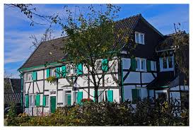 Falls sie nicht selbst zur zulassungsstelle gehen möchten, beauftragen sie einen zulassungsdienst. Enge Pfade Herrlicher Wald Fachwerkhauser Landrat Lucas Weg Fotografische Reisen Und Wanderungen In Deutschland Wanderbloggerin