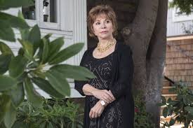 Isabel allende publica esta semana 'mujeres del alma mía', entre memoria personal y ensayo sobre las reivindicaciones de la mujer. The Liberation Of Isabel Allende Wsj