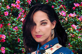 Donna Vos's Instagram, Twitter & Facebook