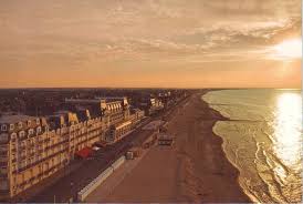 Devis gratuit en ligne >>. Cabourg La Plage Et La Digue Cabourg Normandie Photos