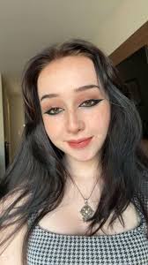 Hi Yall! My name is Brianna I am 20 years old and currently in college. I  am looking to save some money to move out. I just want to extend my services