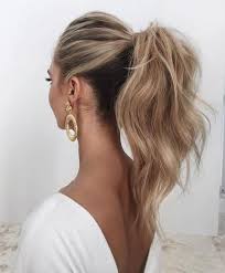 Compatte o morbide, tengono meglio gli incroci e il volume non sarà mai un problema! Capelli Raccolti Coda Di Cavallo Chignon E Trecce Per L Estate 2019