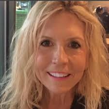 Do the rooms at Dreams Mazatlan Estrella del Mar have bathrobes and  slippers?