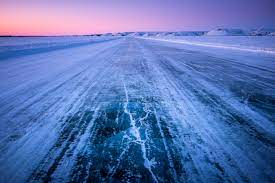 Como parte de un equipo contratado para rescatarlos. Famous Canadian Ice Road Melts For The Last Time Desmog