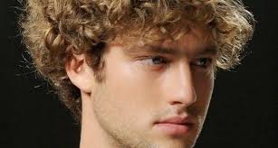 Oggi vi porto questo tutorial (di soli 3 minuti) super richiesto su come fare una . Capelli Ricci Uomo Capelli Ricci Capelli Ricci Nell Uomo