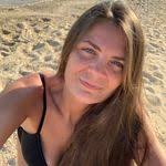 Laura Newlin's Instagram, Twitter & Facebook