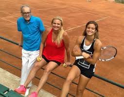 Χαρακτηριστικό παράδειγμα αποτελεί η μαρία σάκκαρη. Maria Sakkarh Apo To Ghpedaki Sto Psyxiko Sta Salonia Toy Rolan Gkaros In Gr