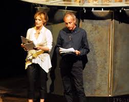 Grande coerenza, ironia tagliente e un'infallibile memoria storica del bel paese. Marco Travaglio E Isabella Ferrari Sul Palco Del Priamar Ivg It