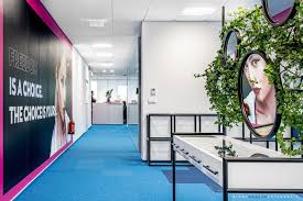 Avon Office In Warsaw Photo By Kinga Skalik Design Office Glamour Dressingtable Cosmetics Wallpaper Green Officedesign Design Office Design
