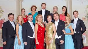 Tofrom wiener schnitzel to buchteln: Austrian Dinner Show Eine Reise Durch Osterreich