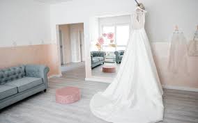 Einen tollen optischen effekt mit einem gelungenen eyecatcher erreichen sie, wenn sie ein modernes vokuhila kleid tragen. Brautmoden Brautkleider Hochzeitskleider In Kissing Nahe Augsburg