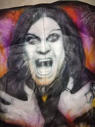 Would anybody be interested in this 1 of 1 custom airbrushed Ozzy waist  jacket. 🤔