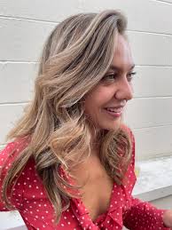 Hi I'm Jannine, owner of Neen hair studio, working out of The Courtyard Co  in Mermaid Beach. After a break