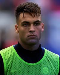 Born 22 august 1997) is an argentine professional footballer who plays as a striker for serie a club inter milan and the argentina. Pin De Alex Figliuzzi En Lautaro Martinez Fotografia De Futbol Fotos De Futbol Nike Futbol