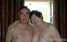 Unattraktives Paar sucht einen bisexuellen Mann für Sex am Wochenende