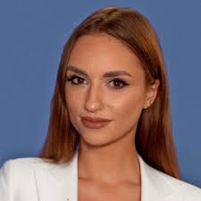 How do you build a thriving partnership while growing your careers and  staying close to family and friends? Yesterday, my wife Amber  Brauer-Nikonow successfully defended her PhD in Biomedicine (a…