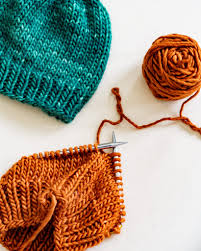 Knitting hats has never been so easy with these knit hat patterns. Super Bulky Knit Hats 10 Sizes Free Pattern