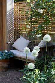 Designer Visit Sheila Jack S White Garden In West London Gardenista In 2020 White Gardens Urban Garden Urban Gardening Balcony
