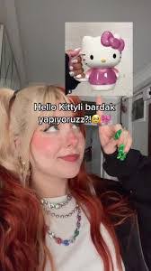 Kitty Li's Instagram, Twitter & Facebook