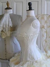 Oude Paspoppen Je Hebt Ze In Verschillende Modellen En Maten Vroeger Werden Ze Functioneel Gebruikt Als Paspop Vintage Jurken Vintage Mannequin Trouwjurk Kant