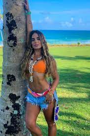 Logo na sua apresentação, a publicitária afirmou que era pavio curto. Carol Peixinho Foca Na Carreira De Apresentadora E Conta Que Viveu Romance Com Alan Fora Do Bbb Famosos Extra Online