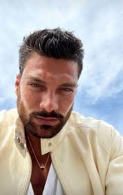 If you know you enjoy listening to his music say a huge yesssss❤️