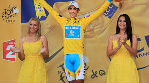 Le britannique christopher froome a remporté dimanche dernier sa quatrième grande boucle. Les Vainqueurs D Etapes Du Tour De France Ne Seront Plus Entoures Par Deux Hotesses Sur Les Podiums