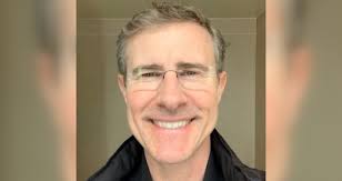 Coast Guardsman saves man, graduates rescue swimmer school hours later