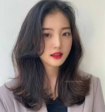 The Guide To Trendy Korean Bangs Which Style Is Right For You In 2021 Korean Long Hair Korean Bangs Hairstyle Medium Hair Styles