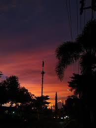 Backgroud dengan kabut menutupi hutan pinus dan. Senja Di Langit Jogja Kartiny S Izobrazheniem Prirody Fonovye Risunki Zakaty