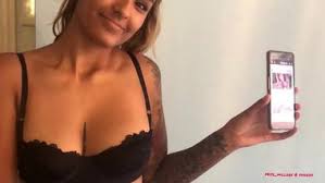 Seu cachorro esta louco com esse boquete guloso ela se masturba enquanto chupa a pica do seu cachorro tarado por boquete ela esta deixando ele cade vez mais louco pelo seu boquete. Mulher Dando O Cu Para Cachorro E Fica Engatada 3gp