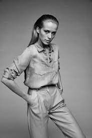 Need vana vintage kurat videod on kavatse teha teile iha erinevat aega terve öö. Pin On Celebrities Wearing Manokhi