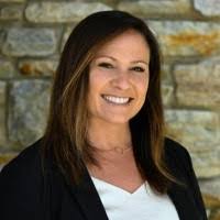 Elizabeth Bricker's Instagram, Twitter & Facebook