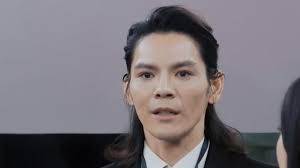 Con trai trùm giải trí Hong Kong thấy mình vô dụng