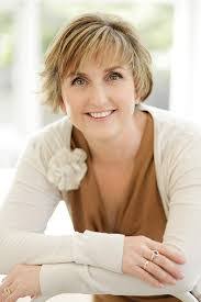 Kelli Hale's Instagram, Twitter & Facebook