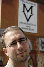 Johannes Monse: Ich habe zusammen mit Tom van Endert 1999 das Verlagshaus  Monsenstein und Vannerdat begründet