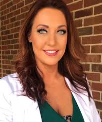 Kelly Kent's Instagram, Twitter & Facebook