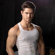 Ator pornô gay expõe luta contra inflamação no cérebro - Guia Gay São Paulo